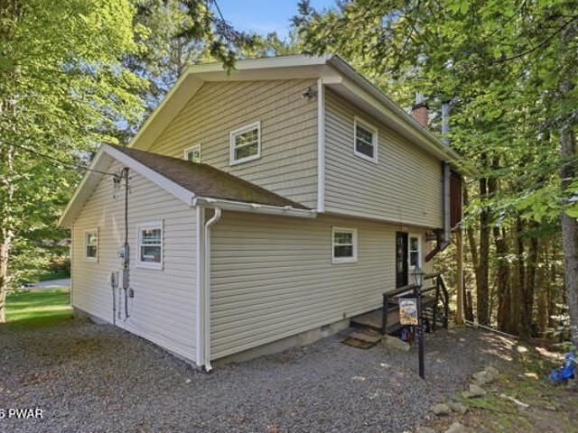 House for sale in Lake Ariel, Pennsylvania