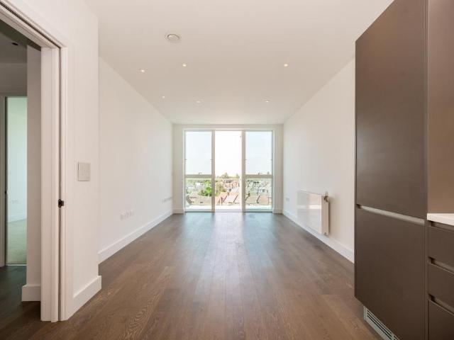 Apartment for rent in Brondesbury, Greater London