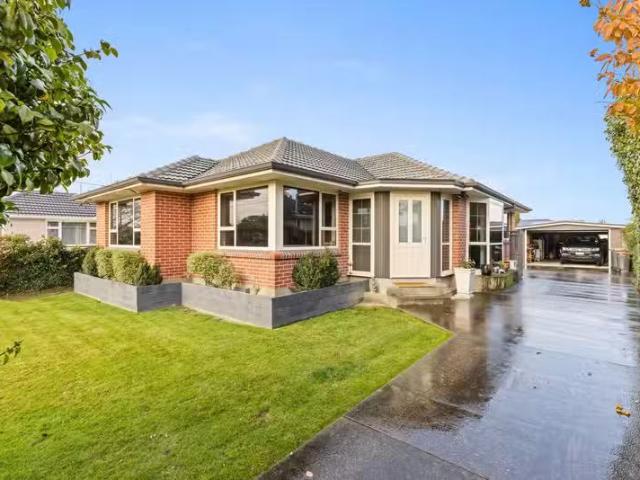 House for sale in Chaslands, Canterbury