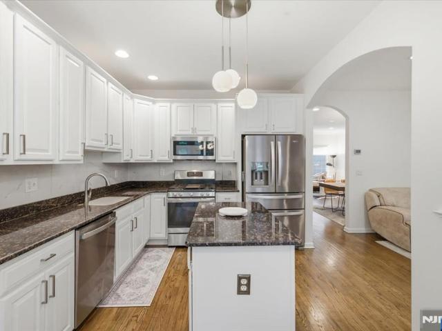 Townhouse for sale in Cedar Grove, New Jersey