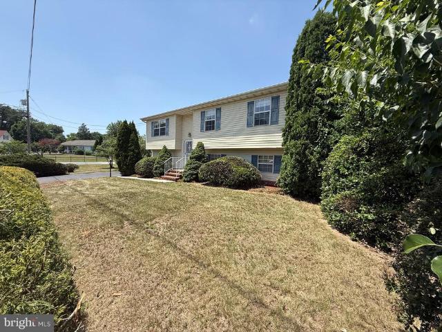 House for sale in Bunker Hill, West Virginia