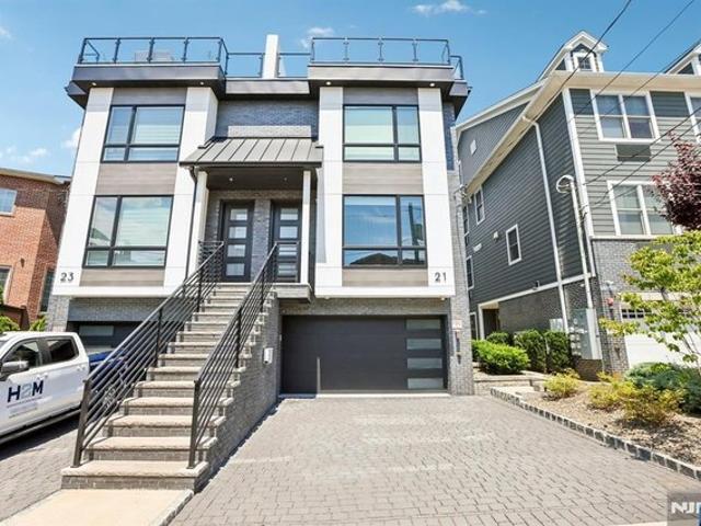Townhouse for sale in Fort Lee, New Jersey