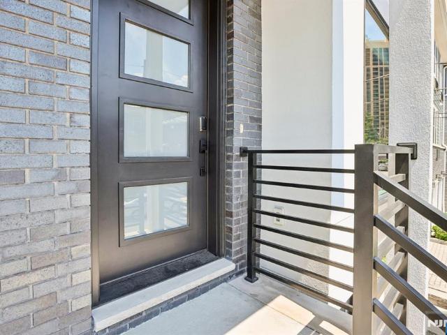 Townhouse for sale in Fort Lee, New Jersey