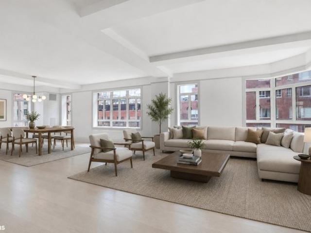 Townhouse for sale in Arverne, New York