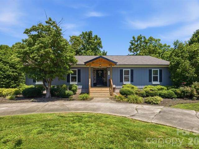 House for sale in Hiddenite, North Carolina