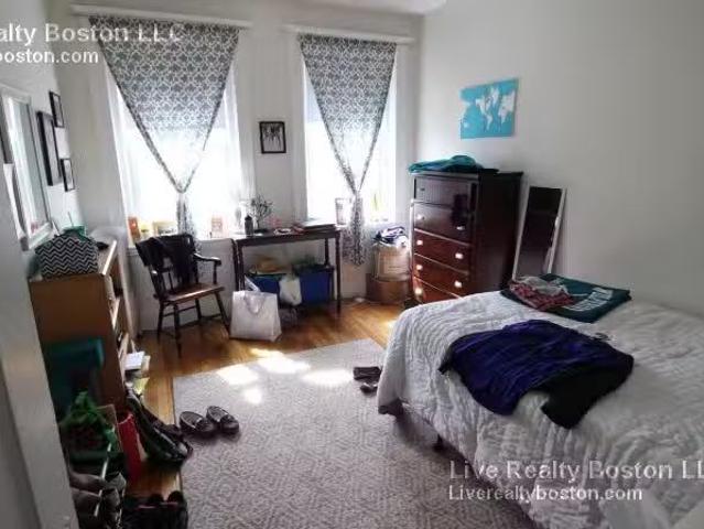 Condo for rent in Brighton