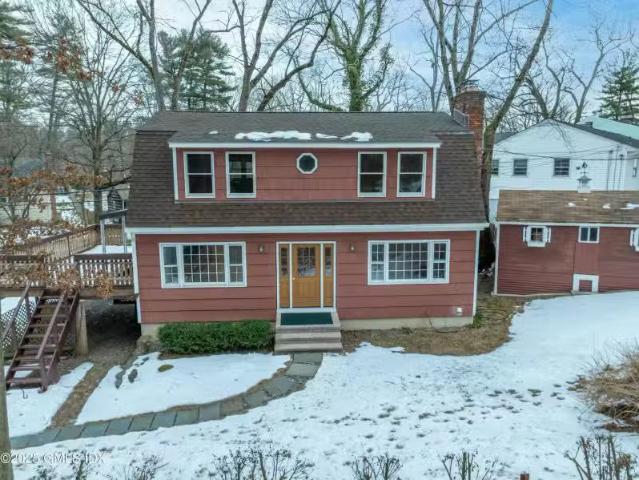 House for rent in Darien