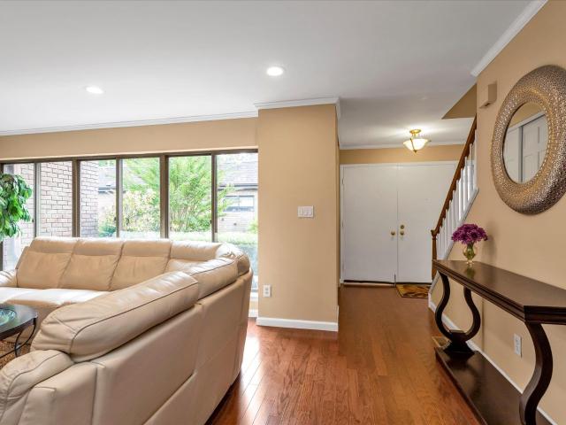 Condo for sale in Roslyn