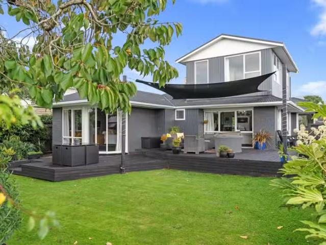 House for sale in Chaslands, Canterbury