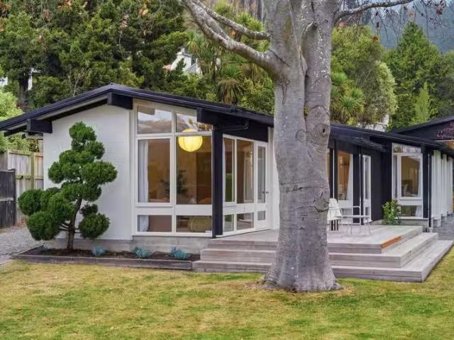 House for sale in Chaslands, Canterbury