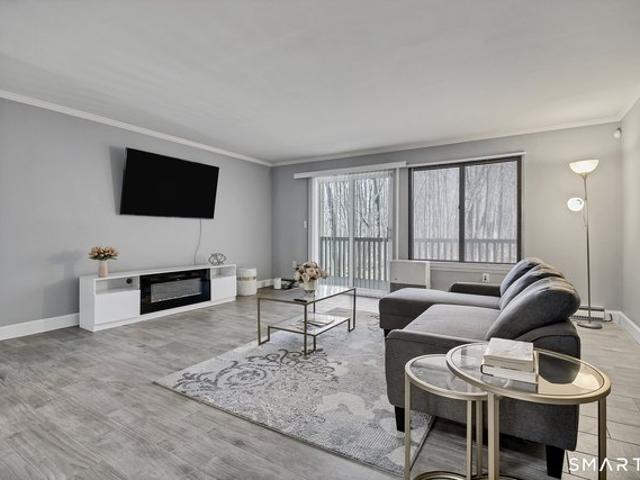 Townhouse for sale in Cromwell, Connecticut