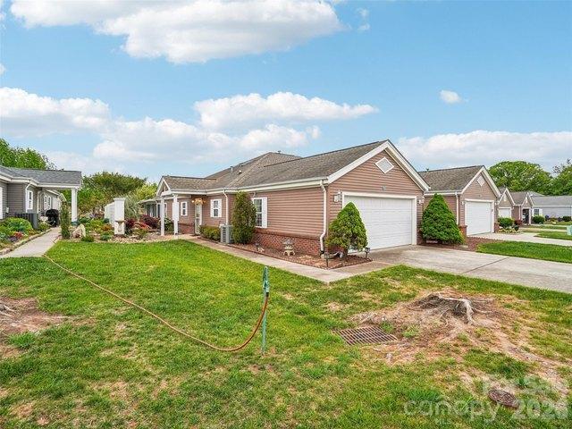 Townhouse for sale in Candler, North Carolina