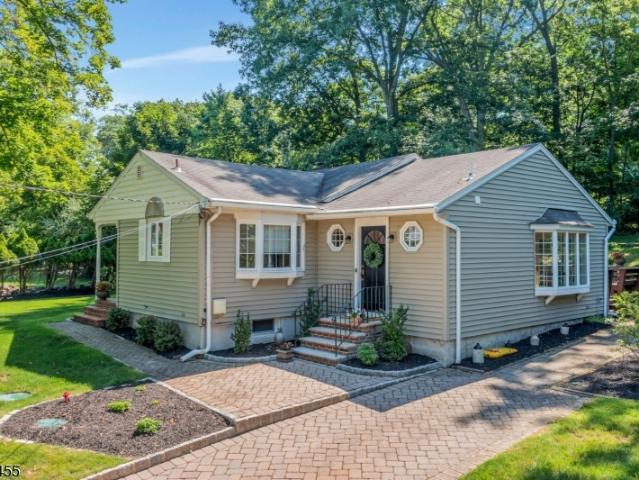 House for sale in Oakland, New Jersey