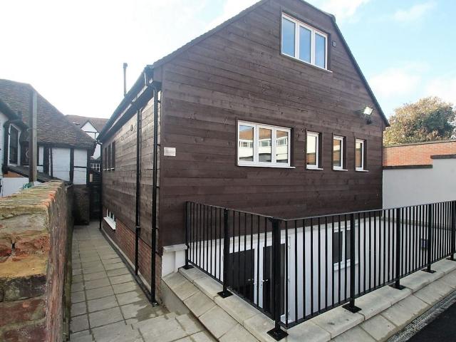 Apartment for rent in Daws Hill, Cressex