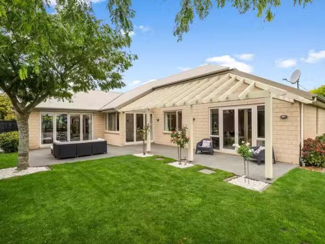 House for sale in Chaslands, Canterbury