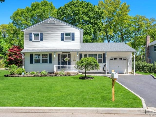 House for sale in Smithtown, New York