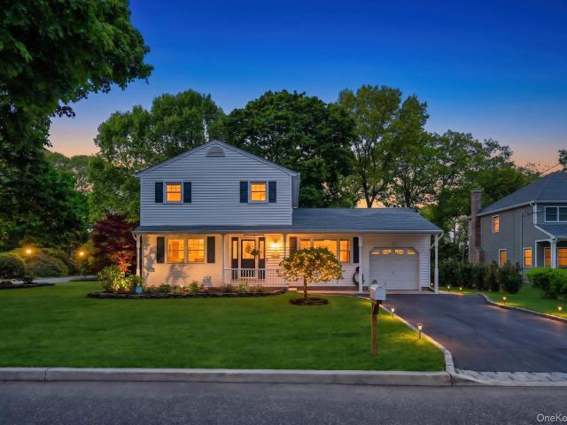 House for sale in Smithtown, New York