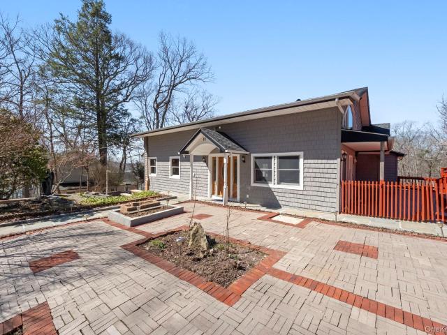House for sale in Baldwin Place, New York