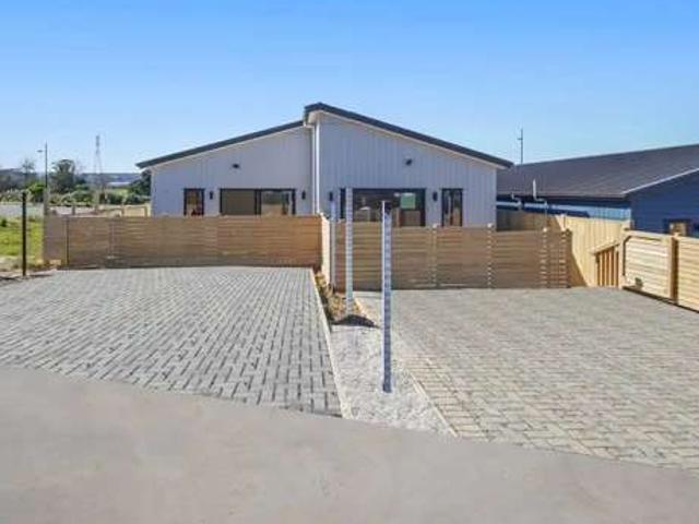 Townhouse for sale in Awhitu, Oroua County