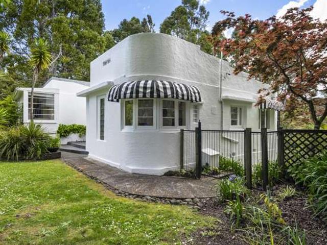 House for sale in Oratia