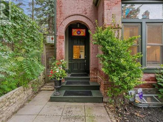 House for sale in Toronto Centre, Toronto