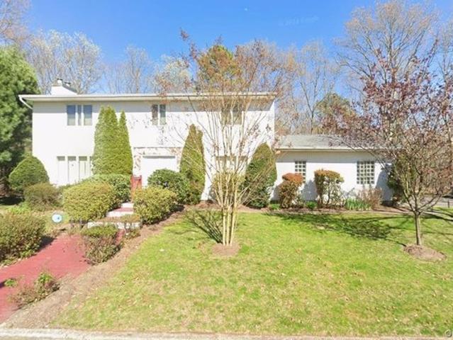 House for sale in Smithtown, New York