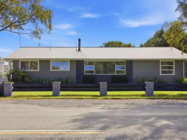 Property for sale in Chaslands, Canterbury