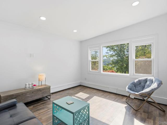 House for sale in Baldwin Place, New York