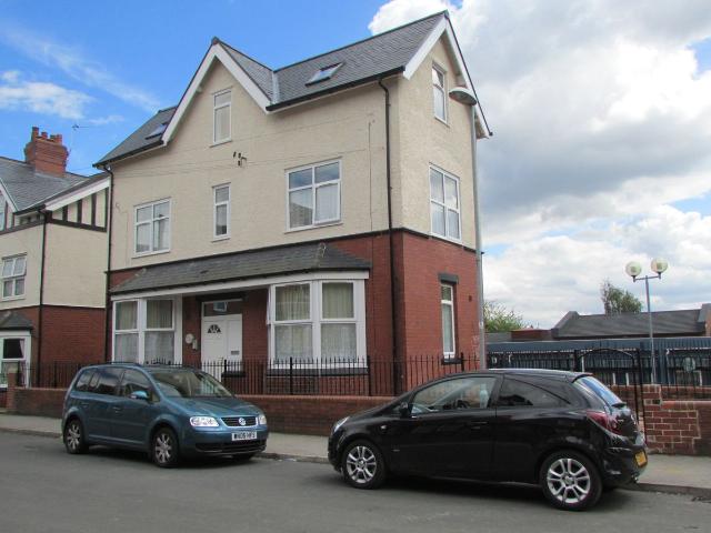 Studio for rent in Beeston Hill, Leeds