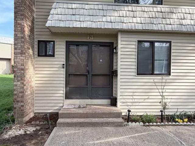 Townhouse for sale in Cromwell, Connecticut