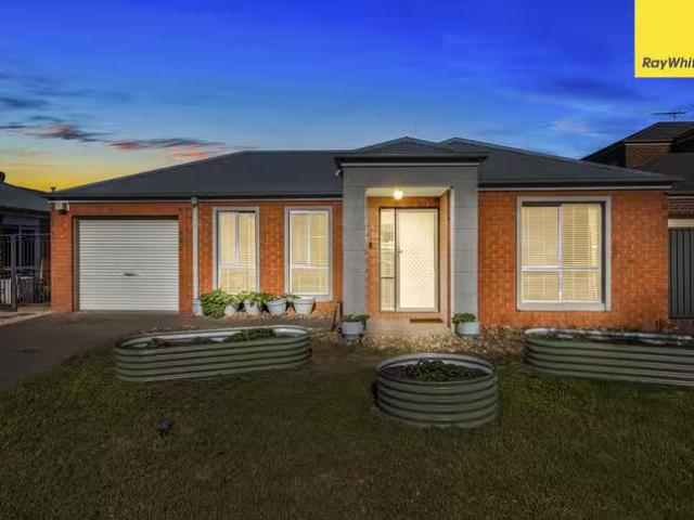 House for rent in Caroline Springs, Melbourne
