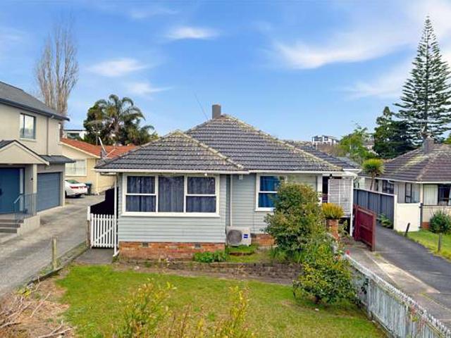 House for sale in Blockhouse Bay, Oroua County
