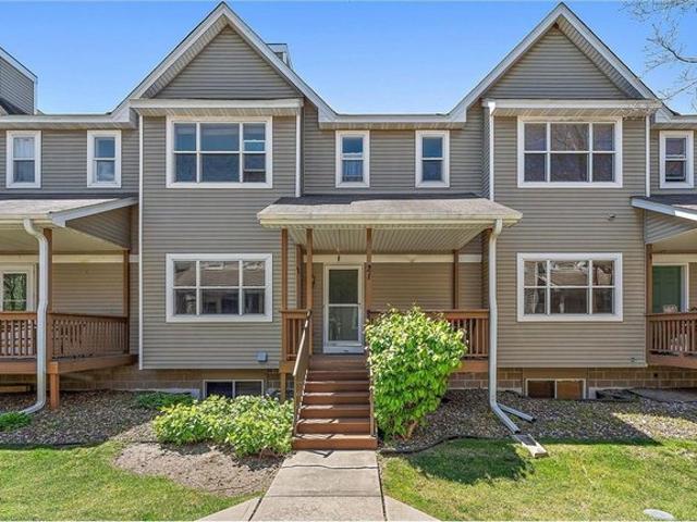 Townhouse for sale in Chaska, Minnesota
