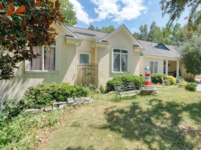 House for sale in Corbin, White