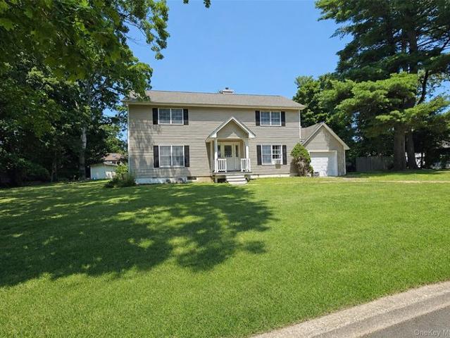 House for sale in Smithtown, New York