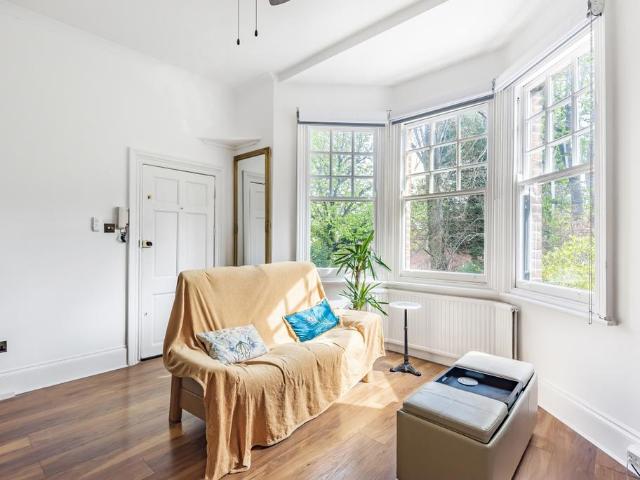 Apartment for rent in Shepherd's Hill, Greater London