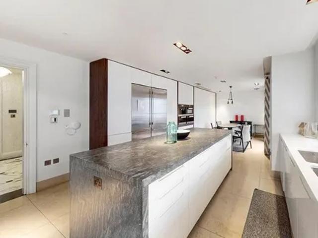 Apartment for rent in Victoria, Greater London