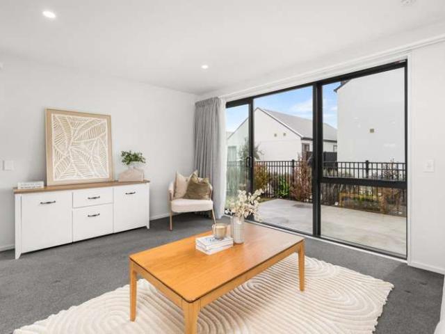 House for sale in Chaslands, Canterbury