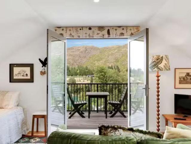 House for sale in Otakou