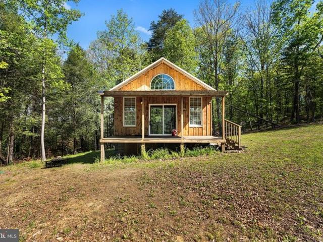 House for sale in Berkeley Springs, West Virginia