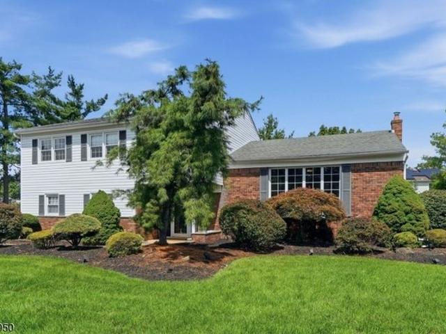House for sale in East Hanover, New Jersey