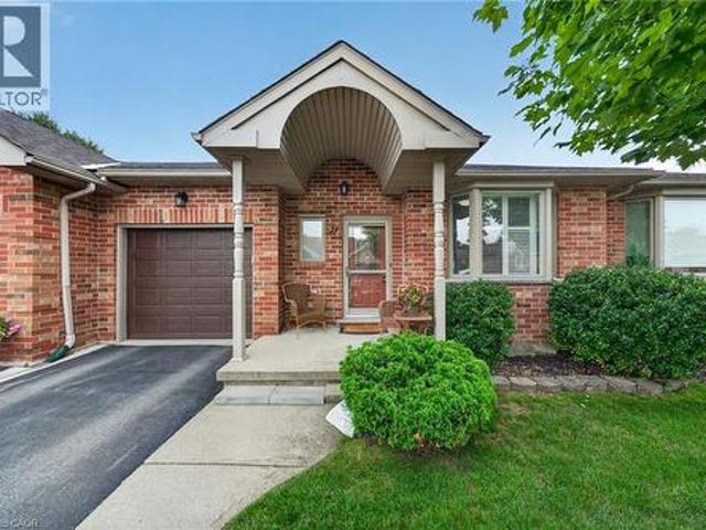 Townhouse for sale in Ancaster, Ontario