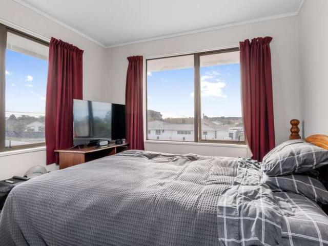 House for sale in Chaslands, Canterbury