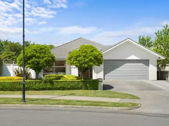 House for sale in Chaslands, Canterbury