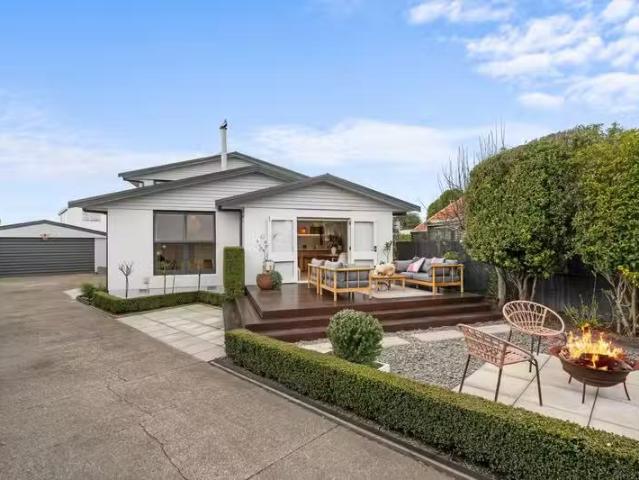 House for sale in Chaslands, Canterbury