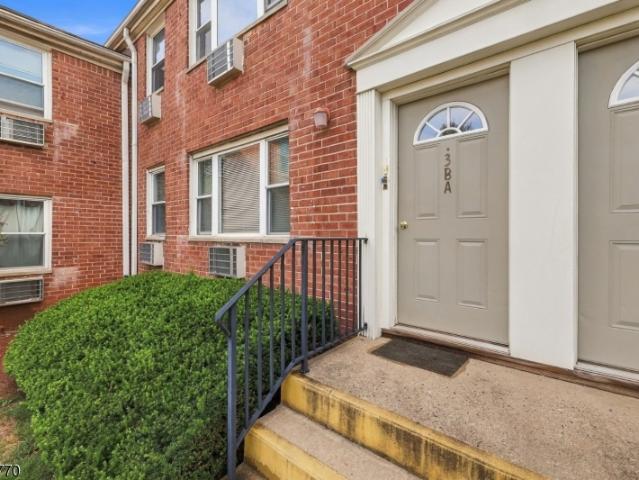 Condo for sale in Riverview at Edison, Edison