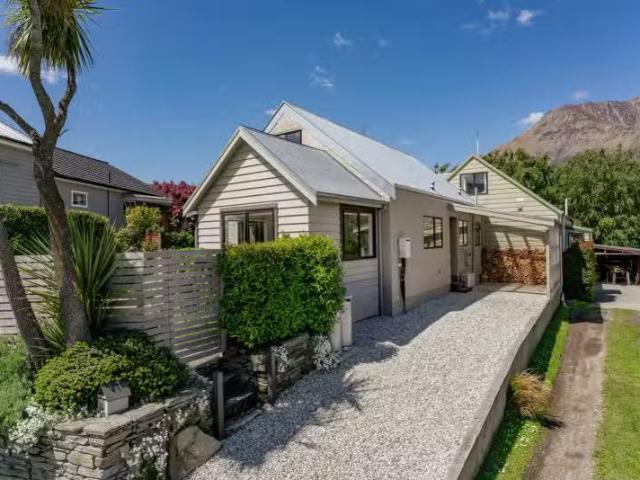 House for sale in Otakou
