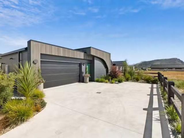 House for sale in Otakou
