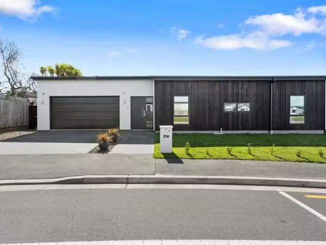 House for sale in Chaslands, Canterbury