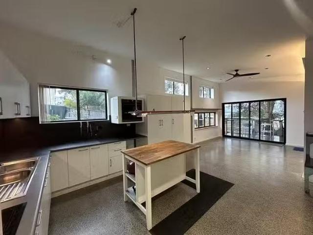 House for rent in Wollongong West, New South Wales